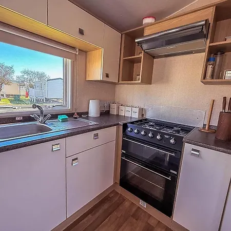 Great 4 Berth Caravan With Wheelchair Access In Suffolk, Ref 68129Bs Lowestoft Exterior foto