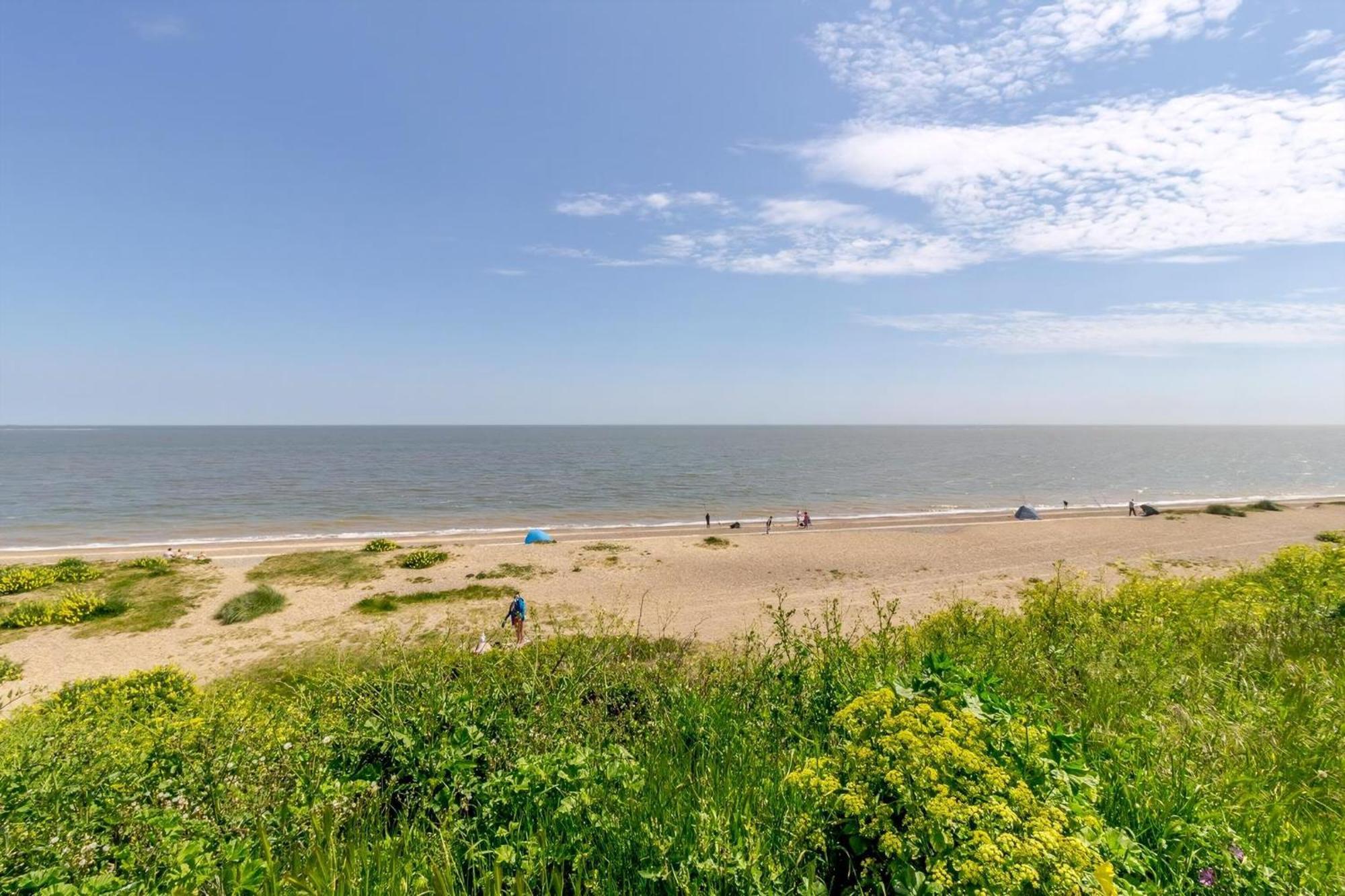 Campsite Great 4 Berth Caravan With Wheelchair Access In Suffolk, Ref 68129bs *