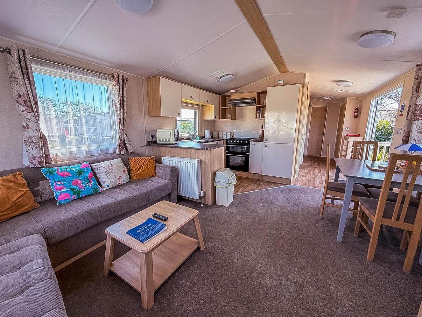 Campsite Great 4 Berth Caravan With Wheelchair Access In Suffolk, Ref 68129bs