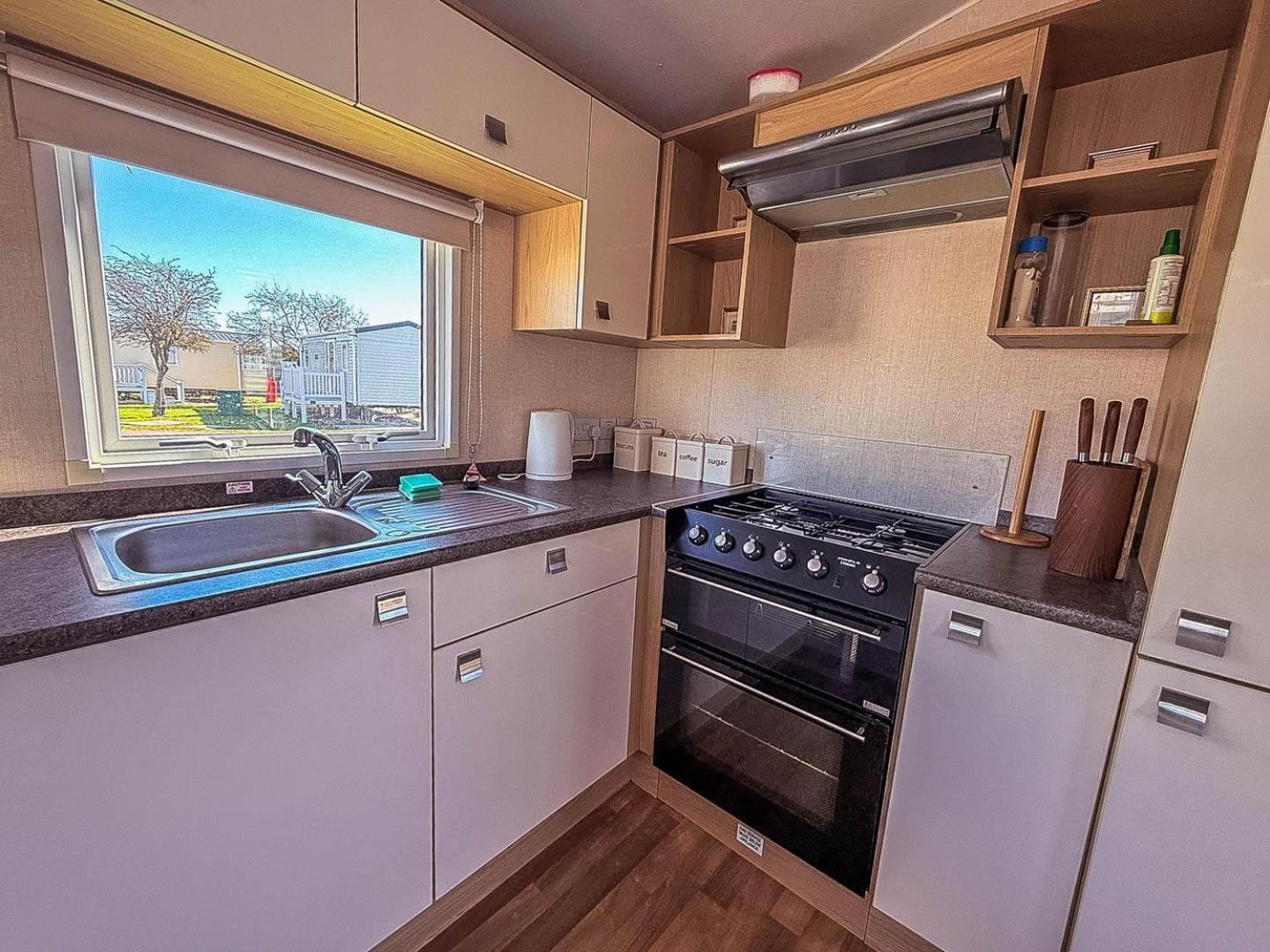 Campsite Great 4 Berth Caravan With Wheelchair Access In Suffolk, Ref 68129bs *
