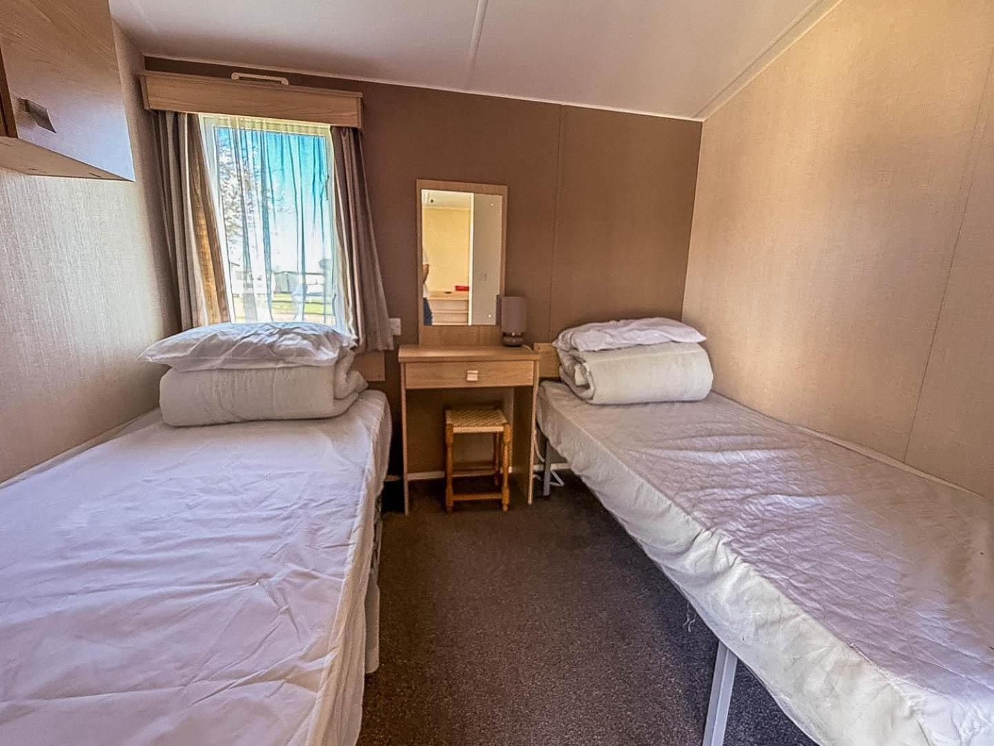 Great 4 Berth Caravan With Wheelchair Access In Suffolk, Ref 68129bs Lowestoft