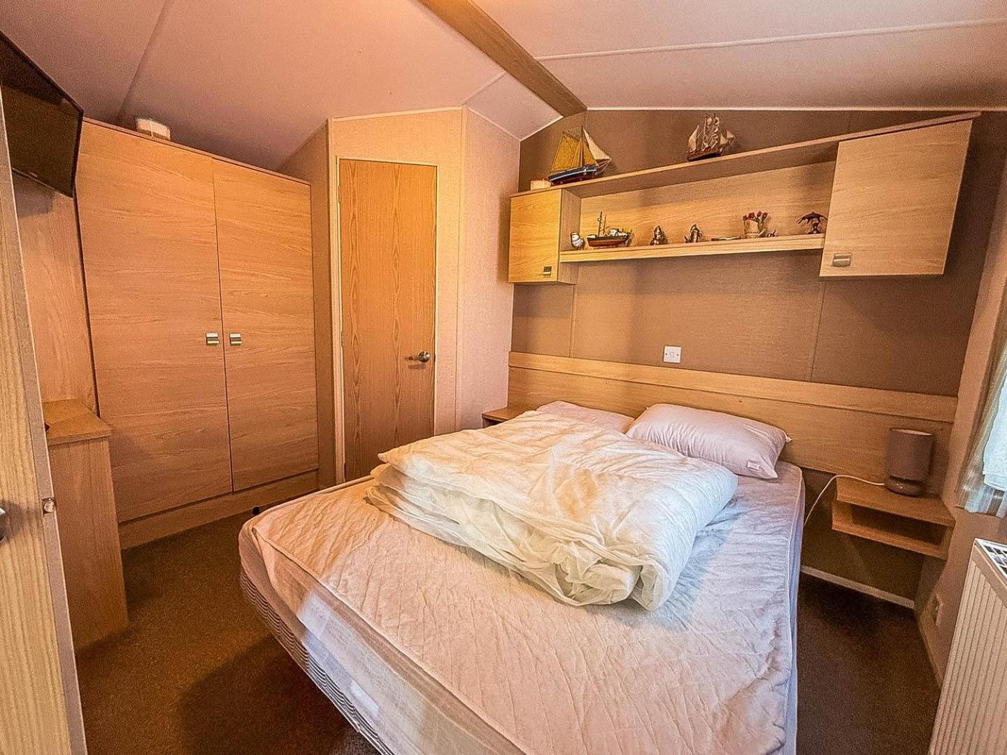 Campsite Great 4 Berth Caravan With Wheelchair Access In Suffolk, Ref 68129bs *