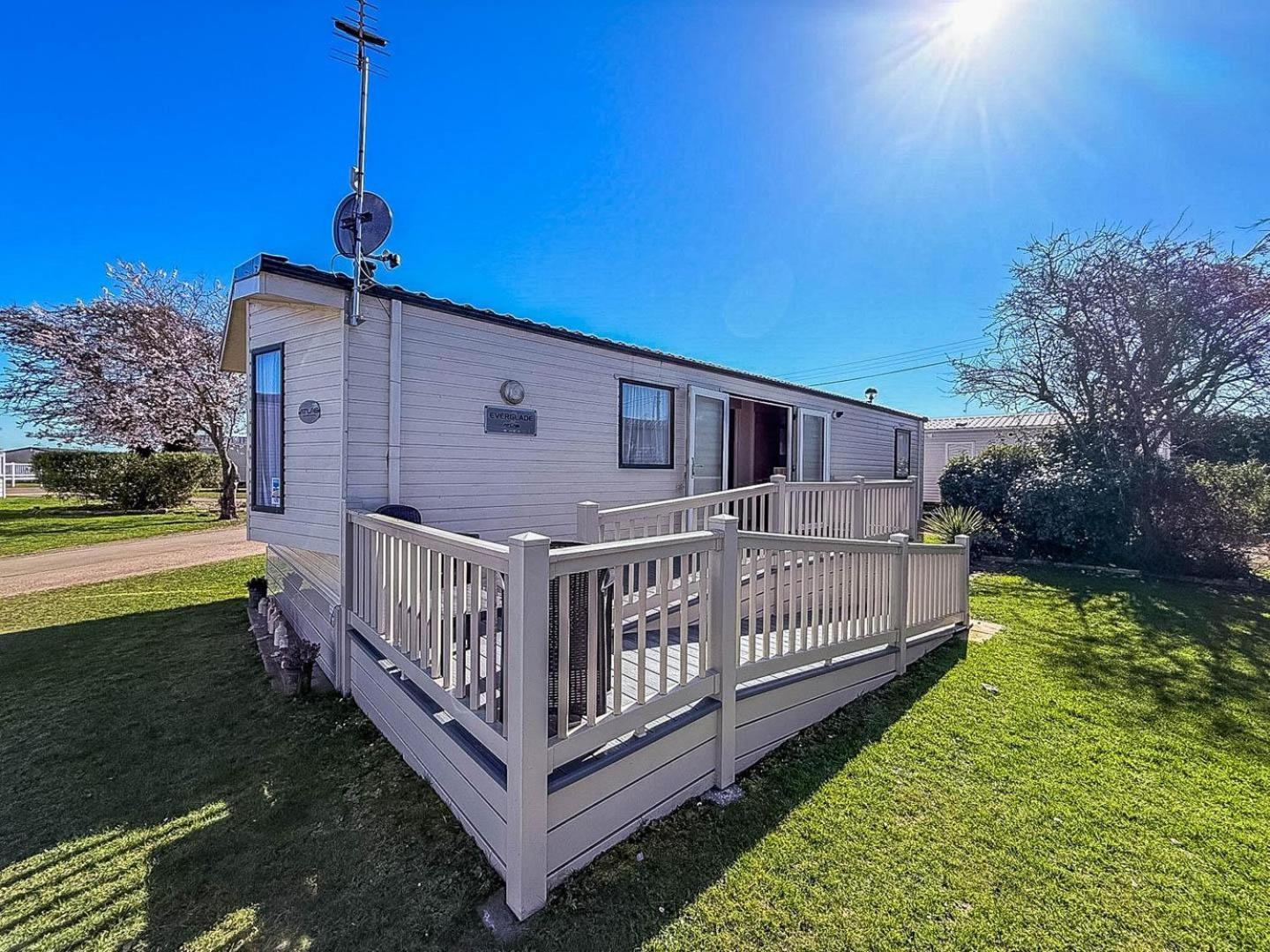 Great 4 Berth Caravan With Wheelchair Access In Suffolk, Ref 68129bs Campsite Lowestoft